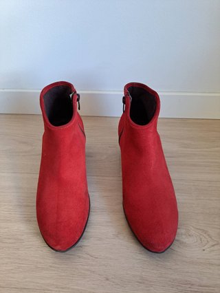 Botines de ante rojos