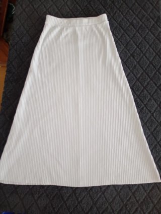 Falda larga blanca