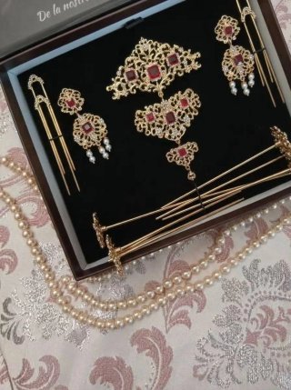 Aderezo de fallera en oro y perlas