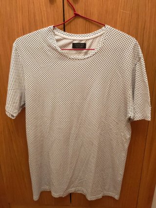 Camiseta Zara con estampado de puntos