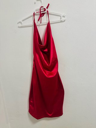 Vestido corto fucsia satinado de fiesta