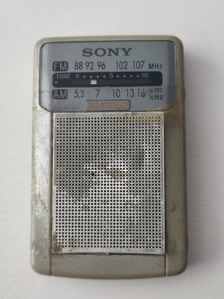 Radio de bolsillo vintage Sony FM/AM