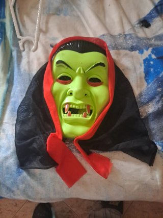 Máscara de Drácula y capa
