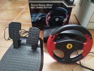 Volante Thrustmaster Ferrari Red Legend Edition