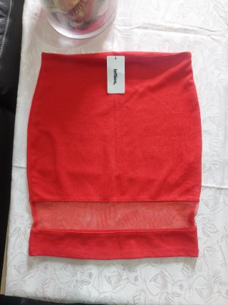 Falda Roja Lefties