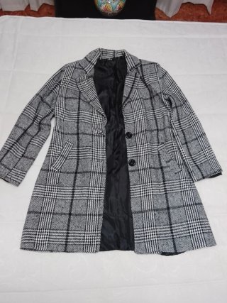 Abrigo de cuadros gris