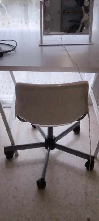 Silla de escritorio blanca