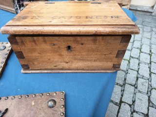 Antiguo Cofre de Madera