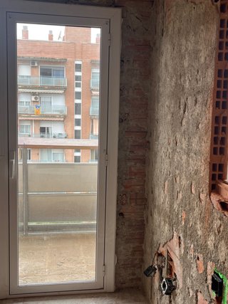 Puerta Abatible de Aluminio Blanco