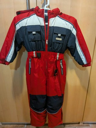Mono de esquí rojo, azul y blanco