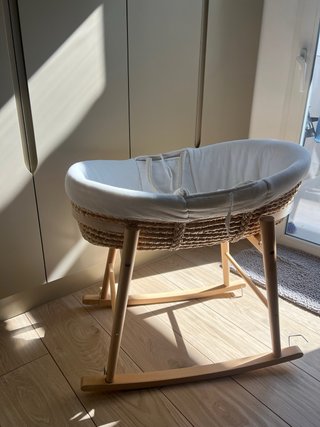 Moisés para bebé con estructura de madera