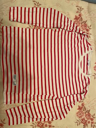 Camiseta de rayas Zara roja y blanca