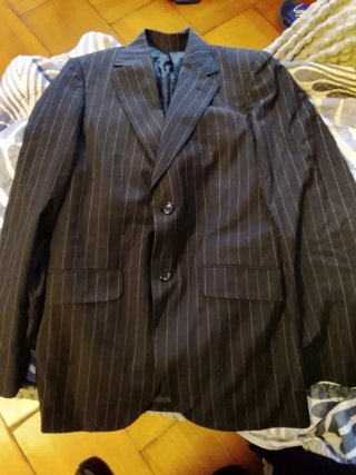 Americana de traje a rayas