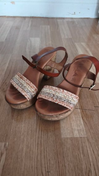 Sandalias de cuña Pikolinos