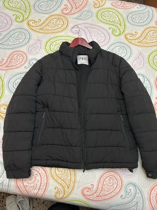 Abrigo acolchado negro Zara