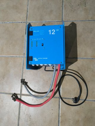 Cargador de Baterías Victron Energy Pallas 12V 50A