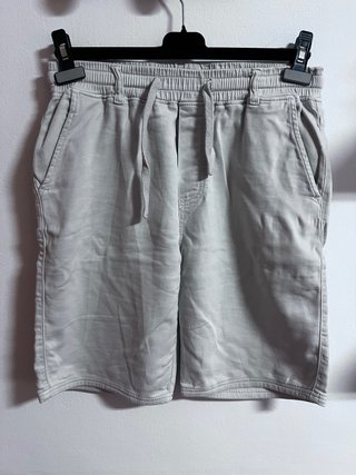 Pantalón corto gris