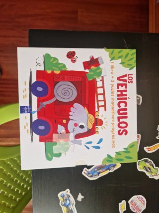 Libro con puzzle magnetico