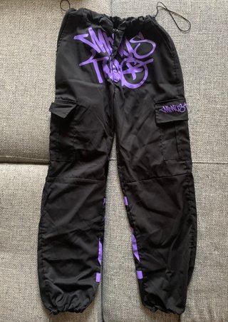 Pantaloni Cargo Minus Two Neri e Viola