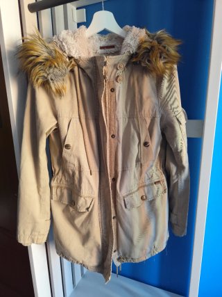 Parka Beige con Capucha de Pelo