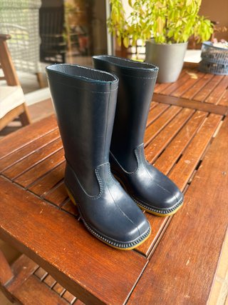 Botas de agua azul marino. talla 24. 24meses