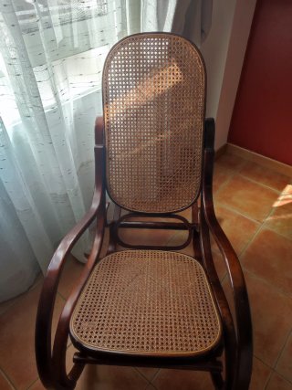 Mecedora de Madera Curvada