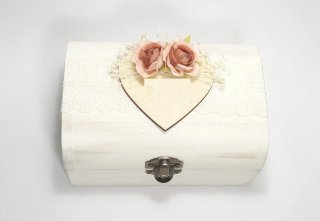 Cofre de madera para anillos de boda