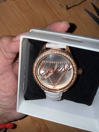 Reloj Guess Blanco y Dorado