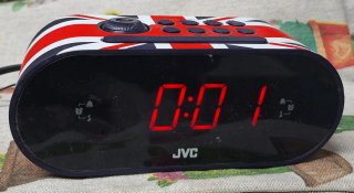 Radio Despertador JVC con Diseño Union Jack