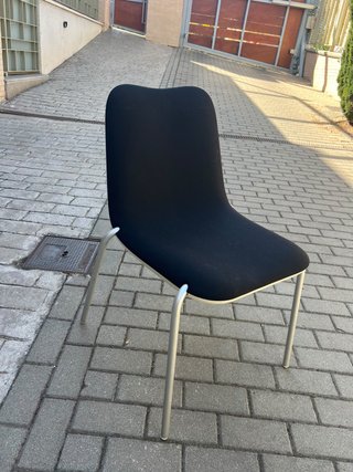 Silla Negra de Diseño Minimalista