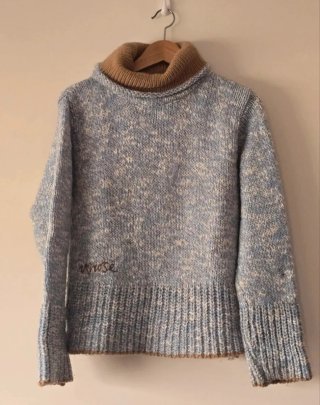 Jersey de punto azul y beige