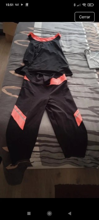 Conjunto deportivo negro y rosa
