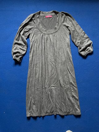 Vestido corto de punto gris