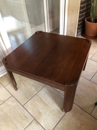 Mesa de centro pequeña de madera