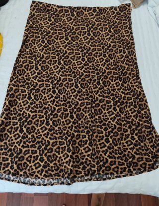 Falda midi leopardo H&M