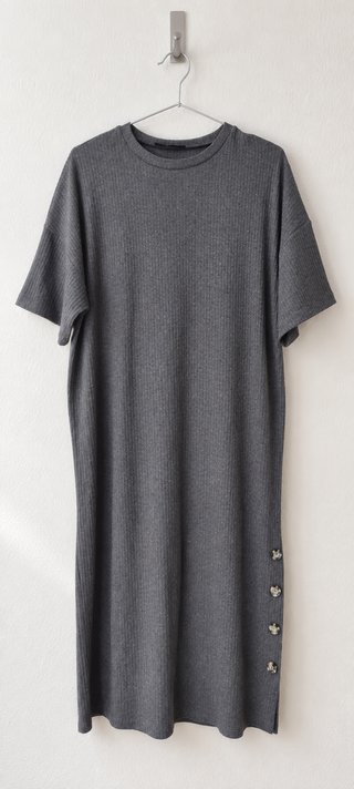 Vestido gris Pull&Bear acanalado con botones