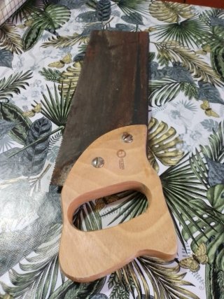 Serrucho Acesa con mango de madera
