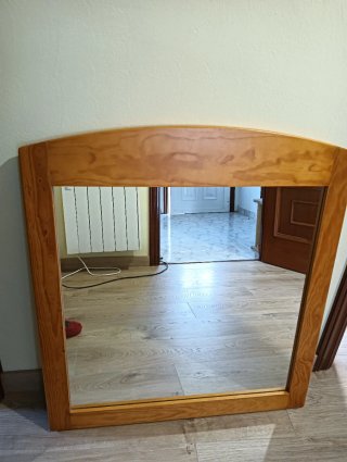 Espejo de Pared con Marco de Madera