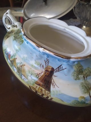 Sopera Antigua de Porcelana