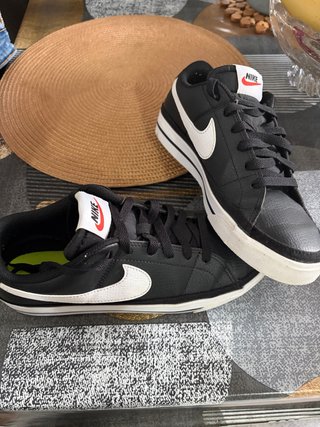 Zapatillas Nike Negras y Blancas