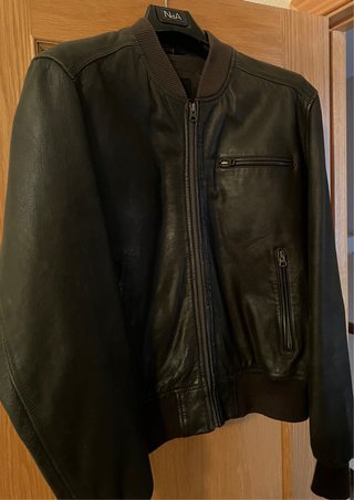 Cazadora Bomber de Cuero Zara verde piel