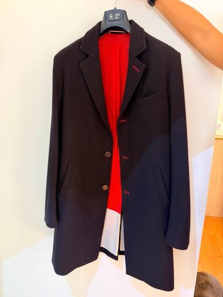 Abrigo Azul Marino con Forro Rojo