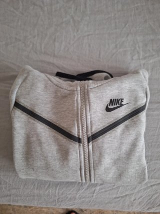 Chaqueta Nike Gris