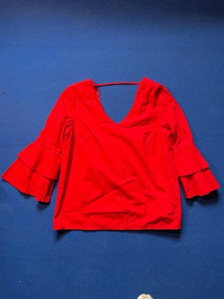 Blusa Roja con Volantes