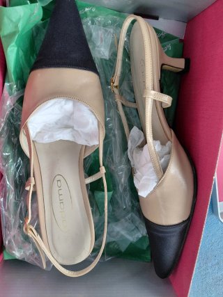 Zapatos de tacón Adama beige y negros