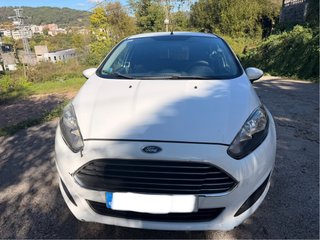 Ford Fiesta blanco 2015