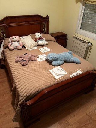Cama de Matrimonio de Madera Oscura