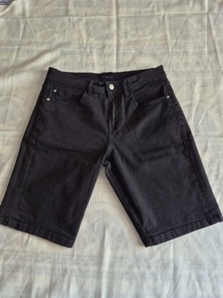 Pantalón vaquero corto negro