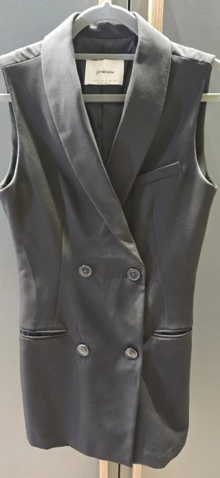 Vestido chaleco Stradivarius negro