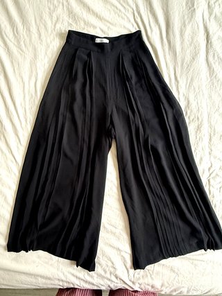 Pantalón Culotte Negro Plisado Mango